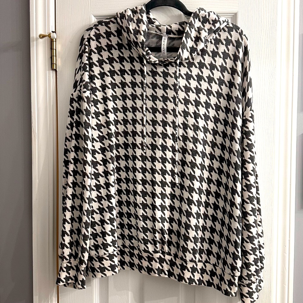 Houndstooth black and white hoodie sweatshirt, large